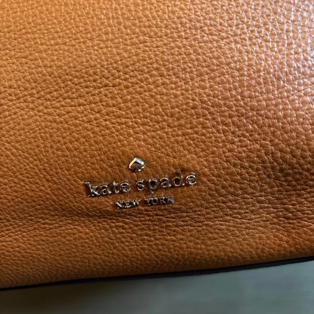 Kate Spade Tan Shoulder Bag with Trapezoidal Design - Picture 3 of 7